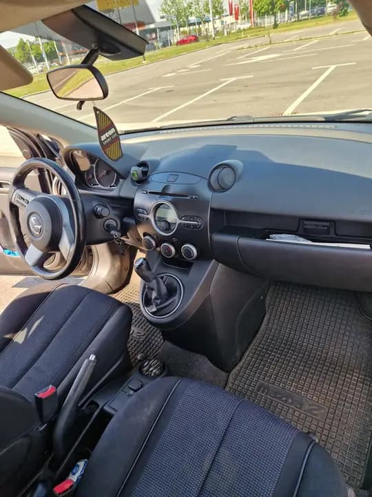 Mazda 2 2009. god, automatska klima, grijana sjedala, alu naplatci