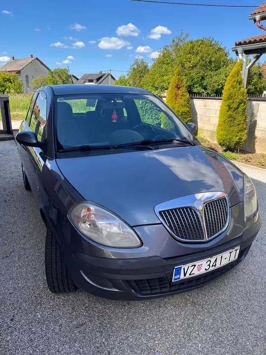 Lancia Ypsilon