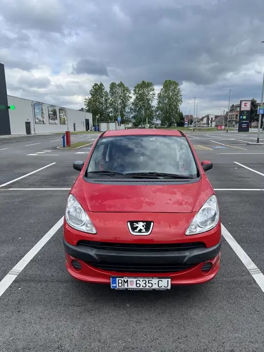 PEUGEOT 1007 1.4 BENZIN – 2005. 