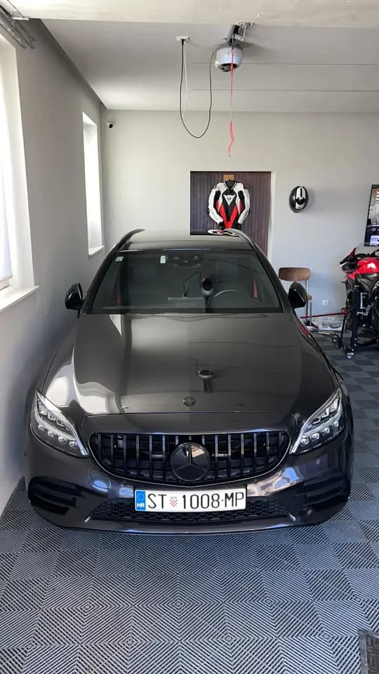 Mercedes C220 AMG