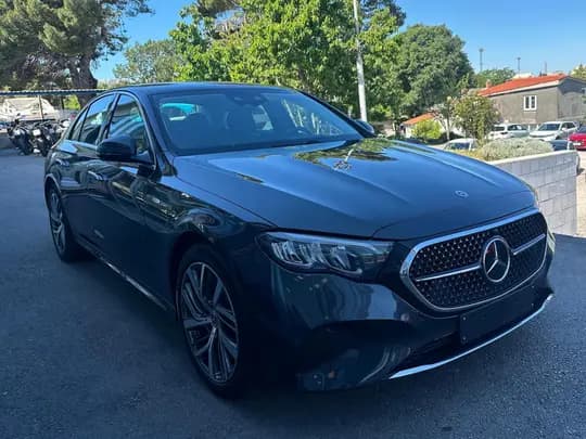 🔥 MERCEDES E300e PLUG-IN HYBRID AMG 🔥 2024. godište • 13.000 km • 313 KS • TVORNIČKA GARANCIJA