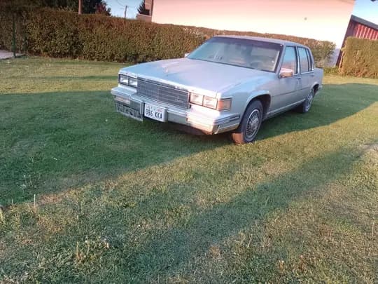 Cadillac Dewile sedan V8 