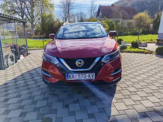 Nissan Qashqai 1.3 DIG-T + Thule WingBar Evo