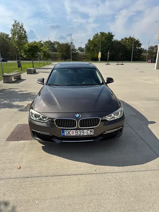 BMW 318D - LUXURY LINE