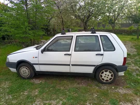FIAT UNO 1990 BENZIN/PLIN  NEREGISTRIRAN OD 2020 ZA UREĐIVANJE