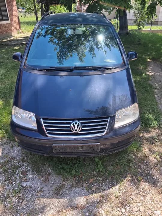 Prodajem Vw Sharana 2005 god.  Neregistriran u vojnom stanju.