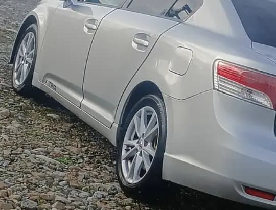 Toyota Avensis 1.8 Luna (2010) – 1. vlasnik, servisna knjižica, metalik srebrna