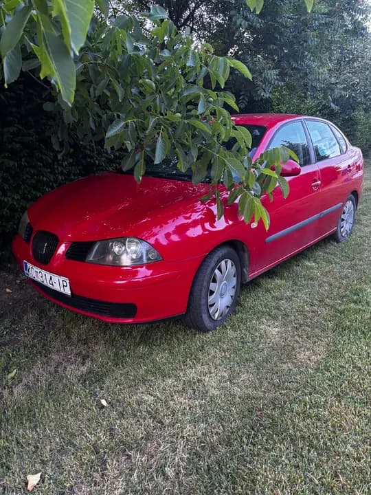 Prodajem osobni automobil