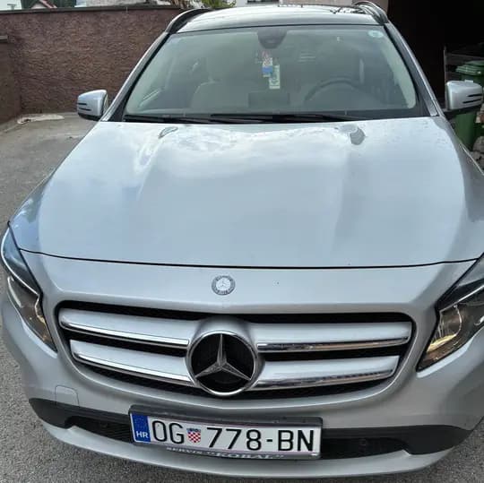 Mercedes Benz GLA 220
