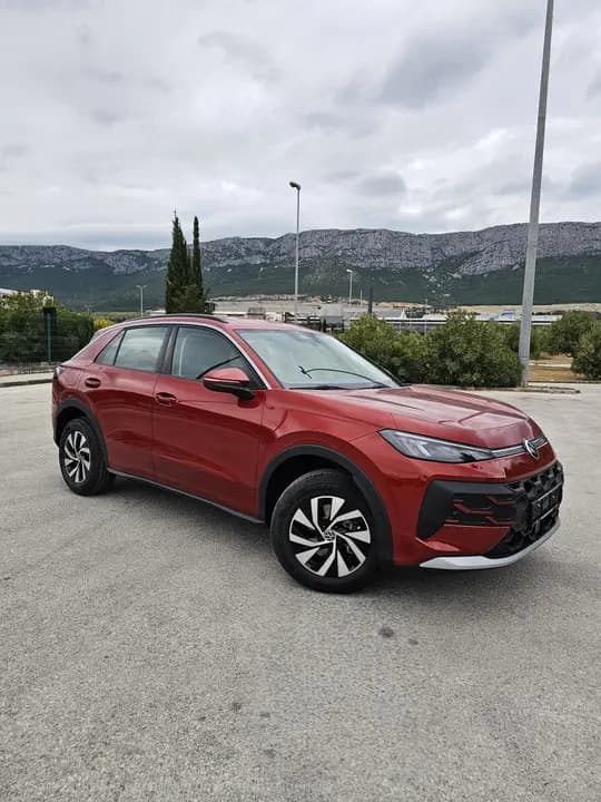 VW T-Roc 1,5 eTSI automatik NOVI AUTO
