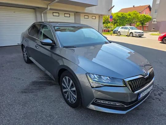 Škoda Superb iV Plug-in hybrid 218ks DSG 2022g..