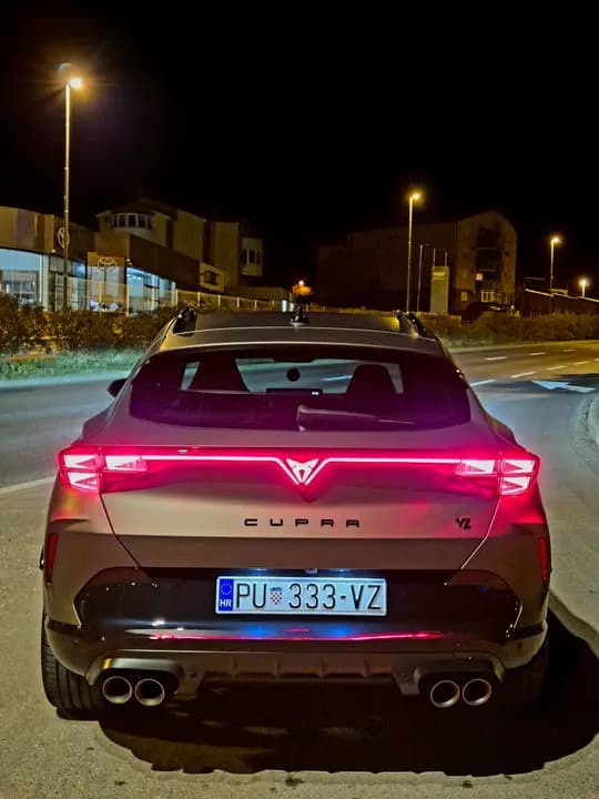 Cupra Formentor VZ 333, centry bronze mat, matrix, akrapovič, 3900km