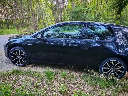 Vw Golf VII 2.0TDI 110kw (nove gume,vel servis)