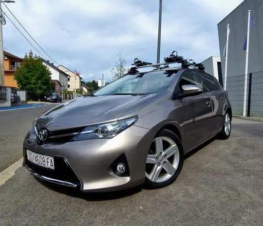 Toyota Auris 1,4 D-4D Sport // 2013 // Prvi vlasnik