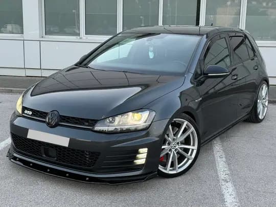 VW GOLF 7 GTD 2.0 TDI-DSG- 2014.G /184KS/ WEBASTO / ACC RADAR / VELIKA NAVI /CRNO NEBO-FULL SERVISNA