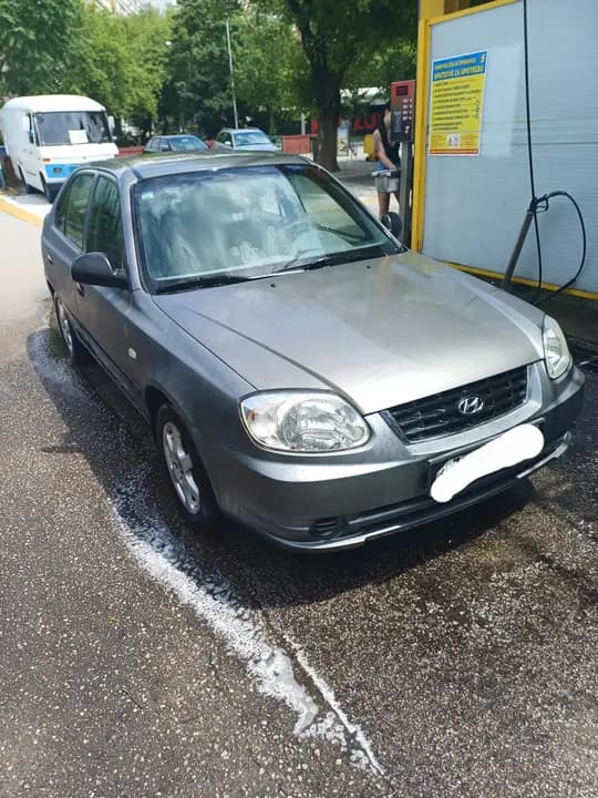 Hyundai Accent reg.6/27 2005.god 1.5i novo kvacilo,gume,veliki servis Klima radi