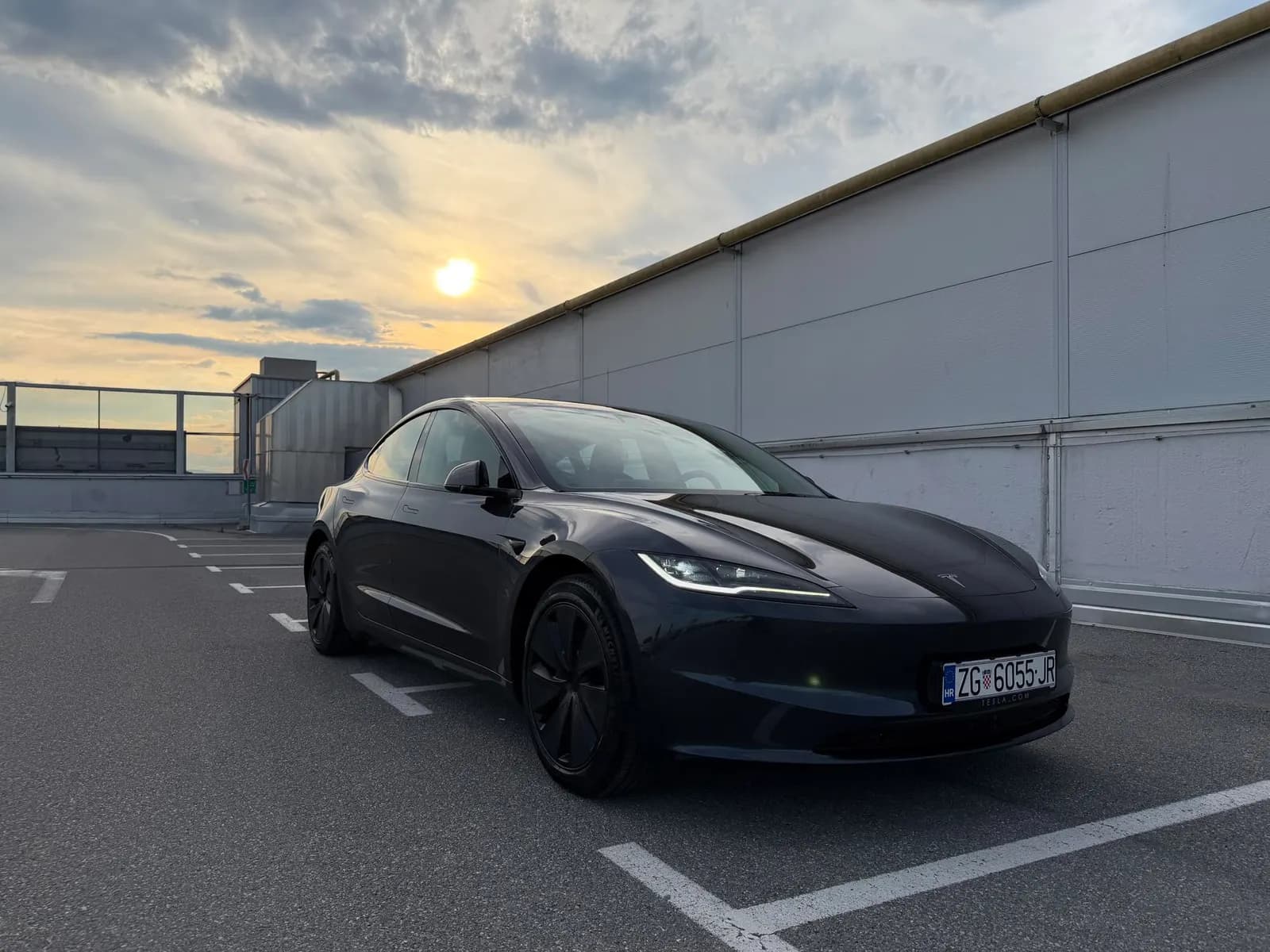 Tesla Model 3 LR AWD Highland | Stealth Grey | Kupljen u HR | Reg. 02/2027 | Tvornička Garancija⁠
