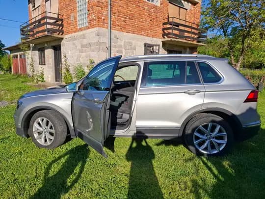 Volkswagen Tiguan 2020. god, automatik, dvozonska klima, kuka za vuču