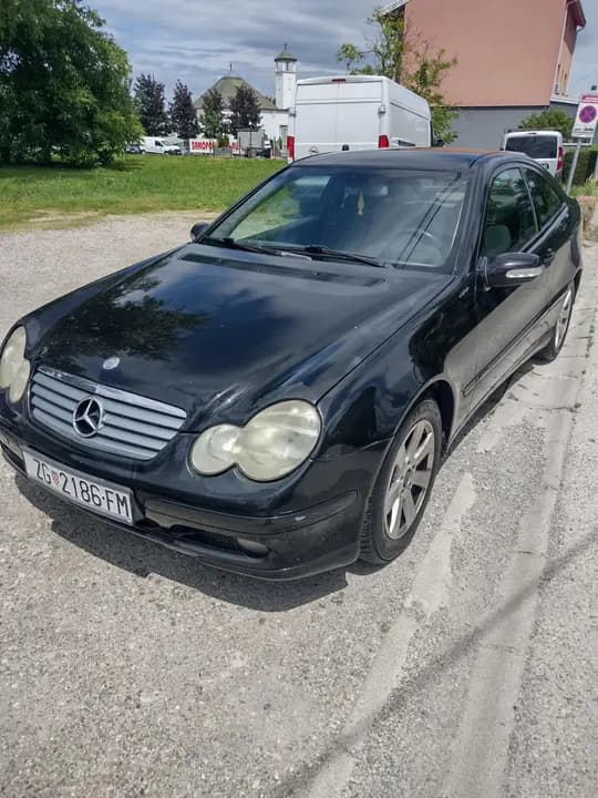 Merecedes C klasa sport cupe Panorama otvranje krova klima Avangard oprema 