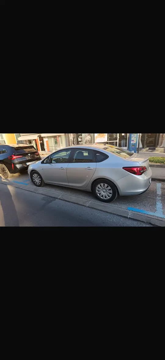 Opel Astra sedan 
