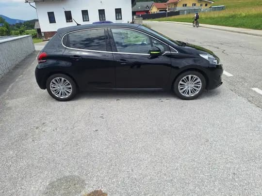 Peugeot 208  1.2  godina2017 