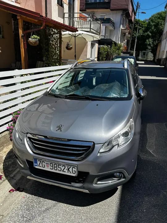 Peugeot 2008 1,6e Hdi dizel,7800€.Napravljen veliki servis.