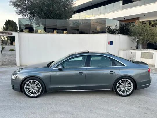 Audi A8  4.2 TDI QUATTRO. SERVISNA POVJEST
