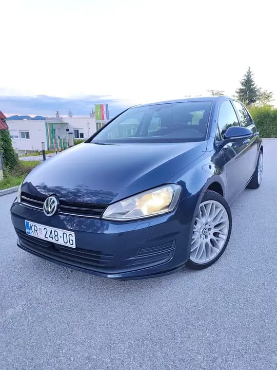 VW Golf VII 1.6 TDI•2015.G•VELIKI I MALI SERVIS•360° SENZORI•NAVIGACIJA•RADAR•GR SJEDALA•ALU 18"