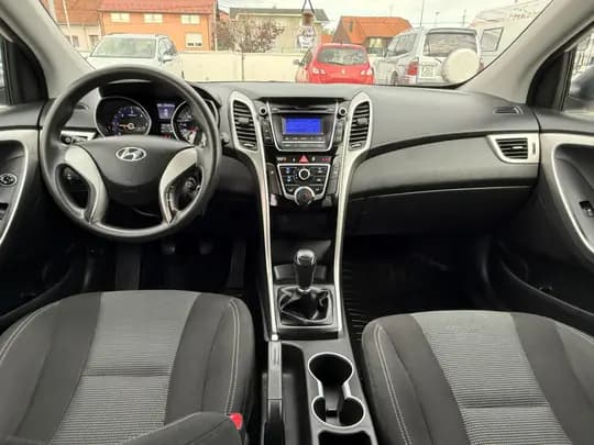 Hyundai I30 1.6 CRDI..2017g..Reg 05/27..Nije uvoz..Euro 6..120000km..6 brzina..Ispis km s tehničkog