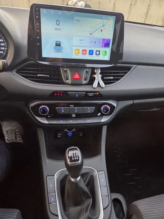 Hyundai i30 1.6 CRDI..Reg 11/2026..Euro 6..HR auto..servisna..Navi..Drive assist..2 seta guma