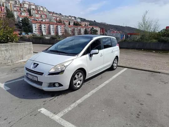Peugeot 5008 1.6 + PLIN