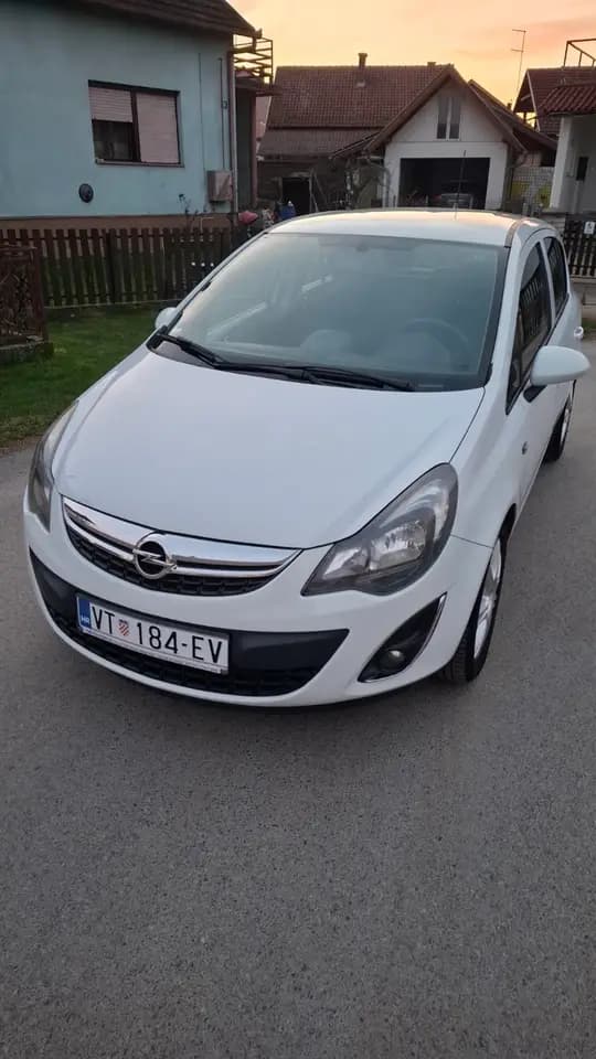 Opel Corsa D 1.3 cdti 95ks//KLIMA//VELIKI EKRAN//ALU 16"//TOP STANJE//VELIKI+MALI SERVIS
