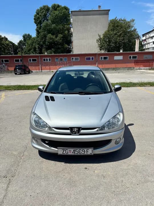 Prodajem Peugeot 206
