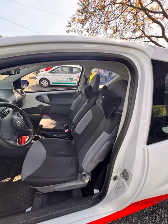 Prodajem Citroën C1, 2008. god. Auto je ekonomičan, mali potrošač i idealan za gradsku vožnju.