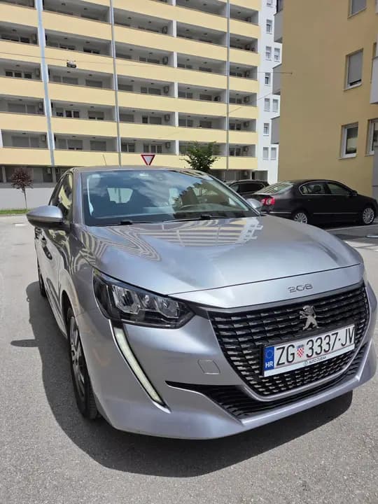 Peugeot 208 1,2 PureTech S&S Active Business reg 12.06.+dva seta guma