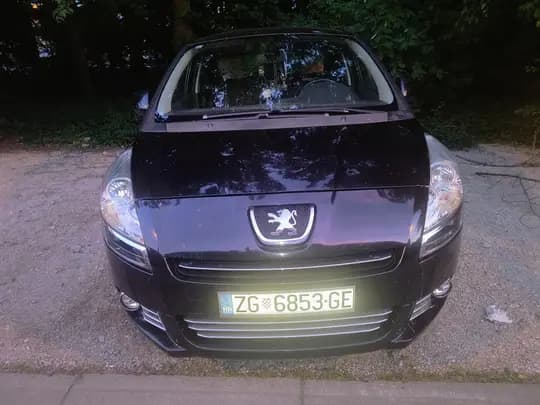 Prodajem Peugeot 5008