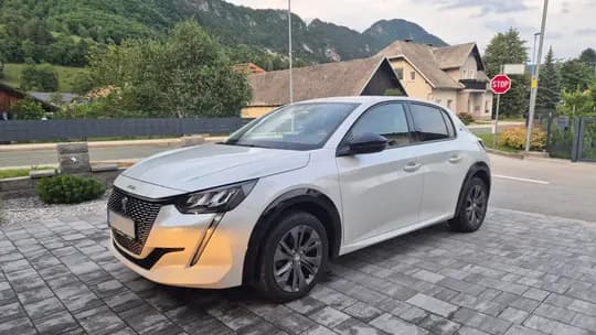 Prodajem Peugeot e208, Allure Pack, g.2022/08, 145000km
