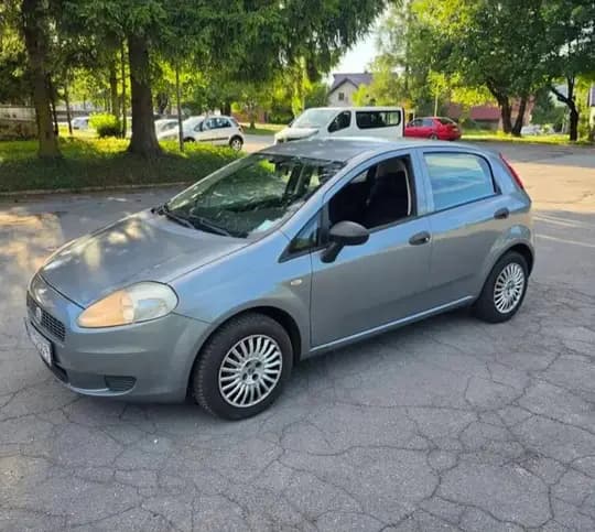 **FIAT PUNTO GRANDE**1.4 Benz**REGA,GODINU DANA**250TKM
