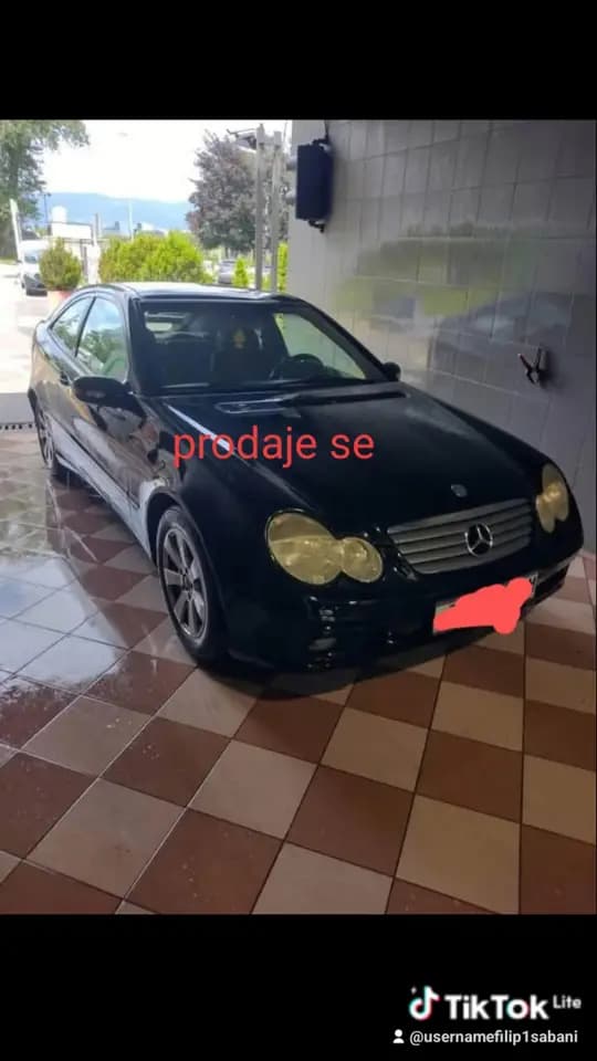 Merecedes C klasa 220cdi sport cupe Panorama otvranje krova klima Avangard oprema
