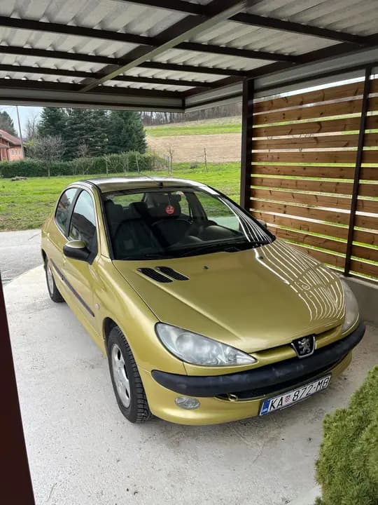 Zlatni Peugeot 206 1.6 XT - 2003. god, 166000 km
