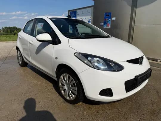 Mazda 2 1,4 diesel,2010.god.reg 11.mj,klima,veliki servis,karambol,moze i djelovi