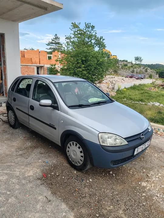 Opel Corsa 1.2 benzin 
