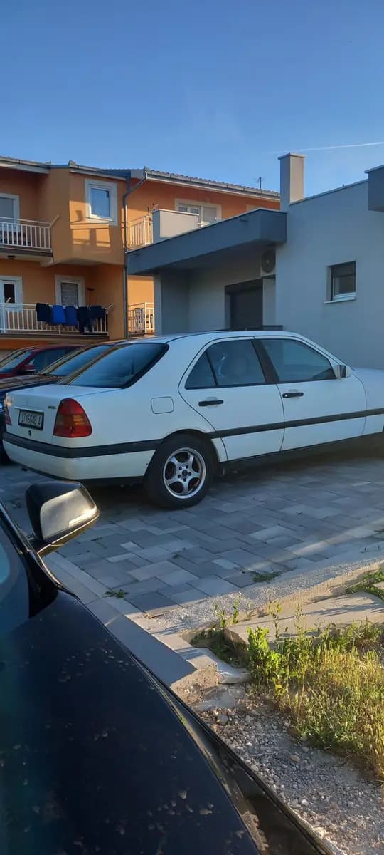 Mercedes-Benz C-Klasa 1995. god - jedan prethodni vlasnik