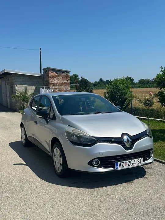 Renault Clio 1.2 benzin, četiri cilindra, veliki servis, reg. do 1/2027.  