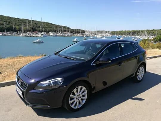 VOLVO V40 2.0 D3 MOMENTUM