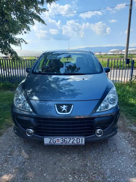 Peugeot 1.4 benzin. Nije uvoz. Ispis kilometara STP.