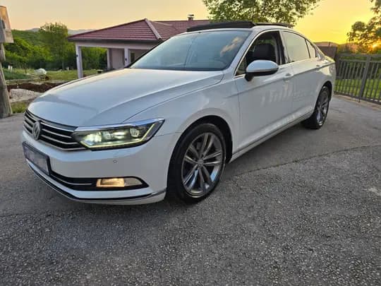 VW Passat 2.0TDI,DSG,Highline,Panorama,virtual,F1,alu 18"