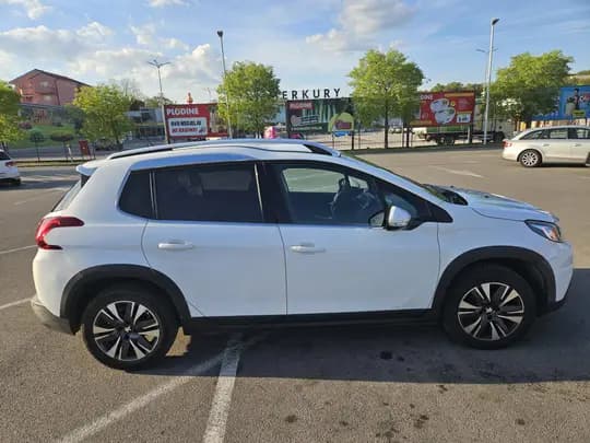 Peugeot 2008 1,2 Prvi vlasnik, POKLON četiri ljetne gume, Klima, Kamera