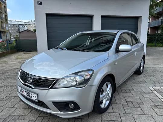 Kia Pro Ceed 1.4 benzin, kupljena u HR., samo 83ooo kilometara, servisna knjiga!