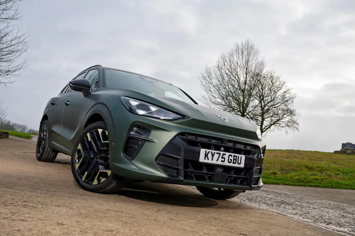Recenzija Cupra Terramar Tribe Edition 1.5 e-Hybrid: Hibridni SUV ističe stil i impresivan električni doseg